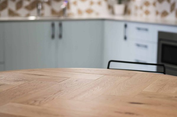 Aménager efficacement l'espace sous sa table de cuisine