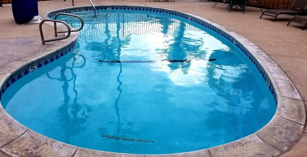 Pourquoi choisir une piscine coque avec plage immergée ?