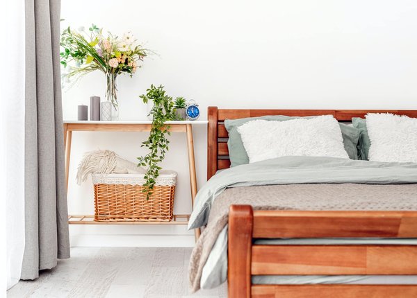 L'élégance intemporelle : La tête de lit en bois pour une chambre chaleureuse